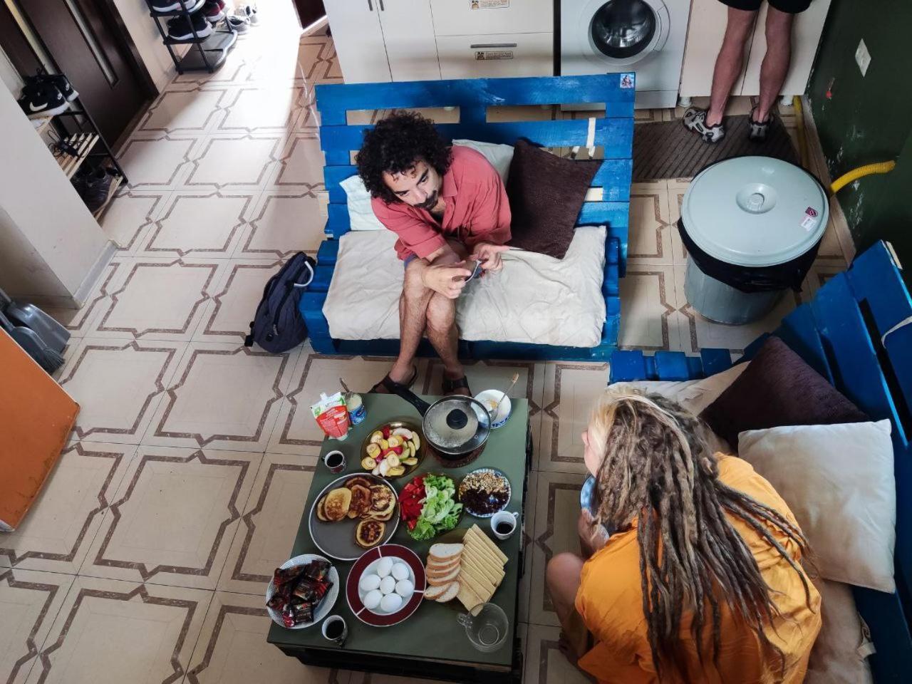 Harmony Backpackers Hostel Batumi Rum bild