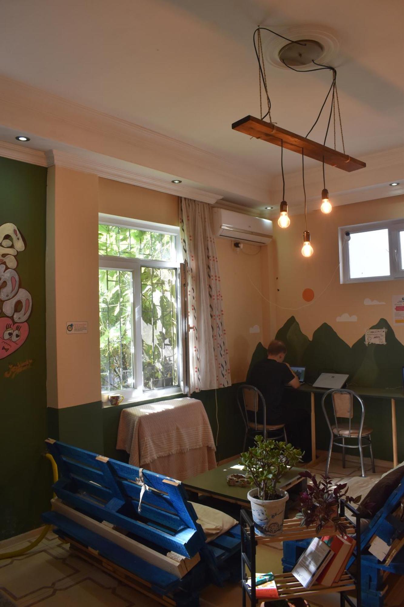Harmony Backpackers Hostel Batumi Rum bild