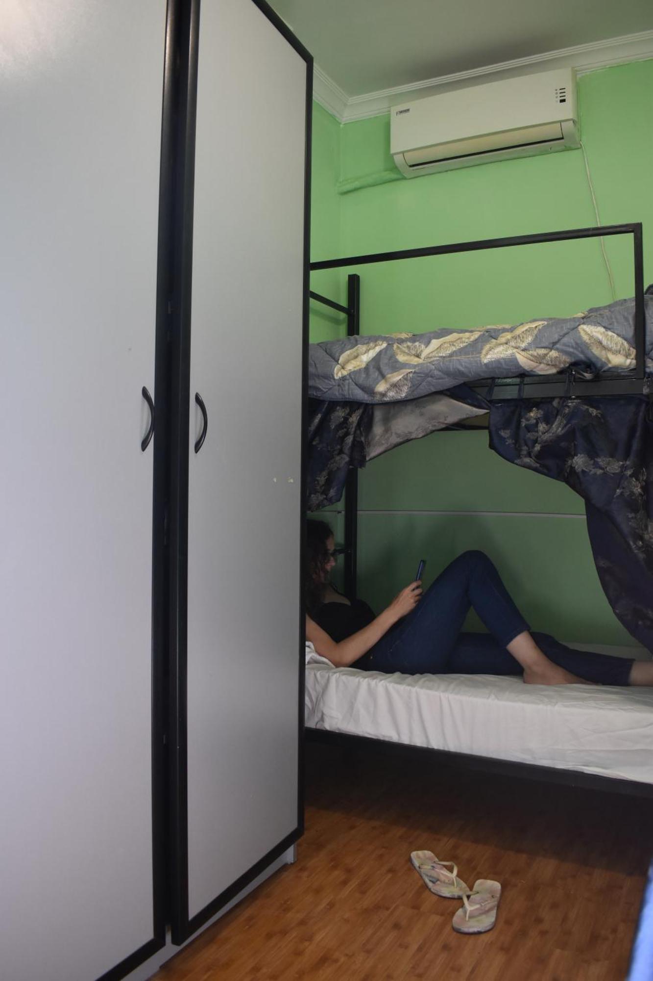 Harmony Backpackers Hostel Batumi Rum bild